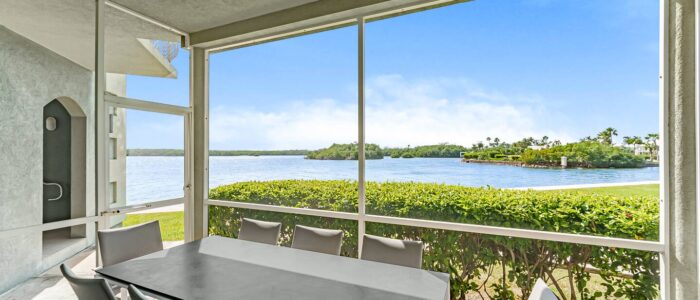 Turtle Cove Luxury Sea Front Family Escape 2