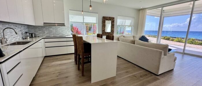 Luxury 3 Bedroom Waterfront Condo in Paradise 10