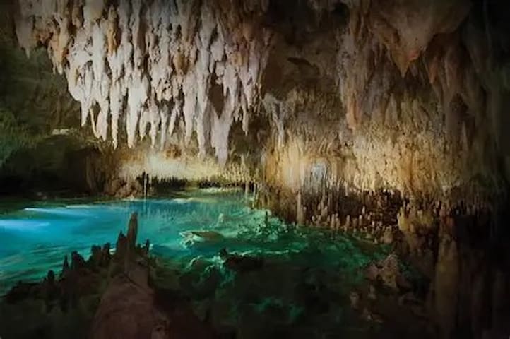 Cayman Crystal Caves, Grand Cayman