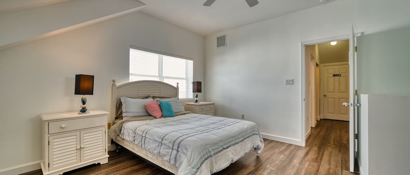 Oceanside Townhome with Watersports at Fingertips! — photo 15 of 53