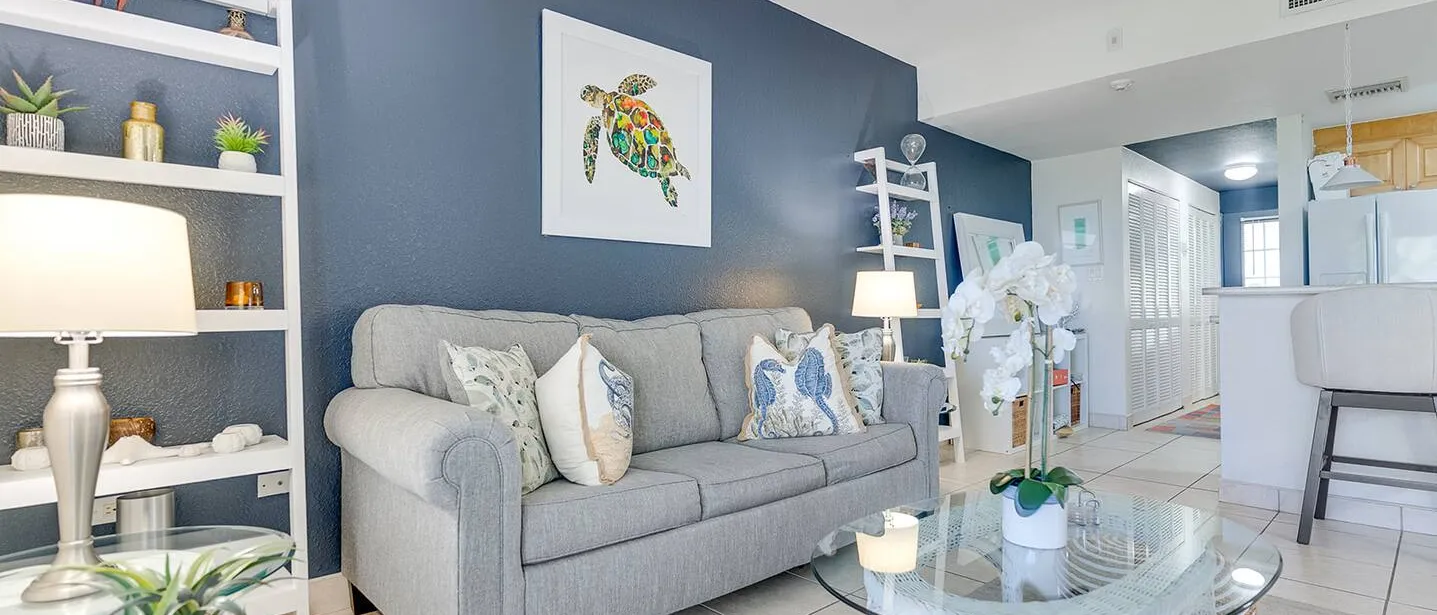 Ocean view 1BR, 1 min to beach, shared pool — photo 4 of 26