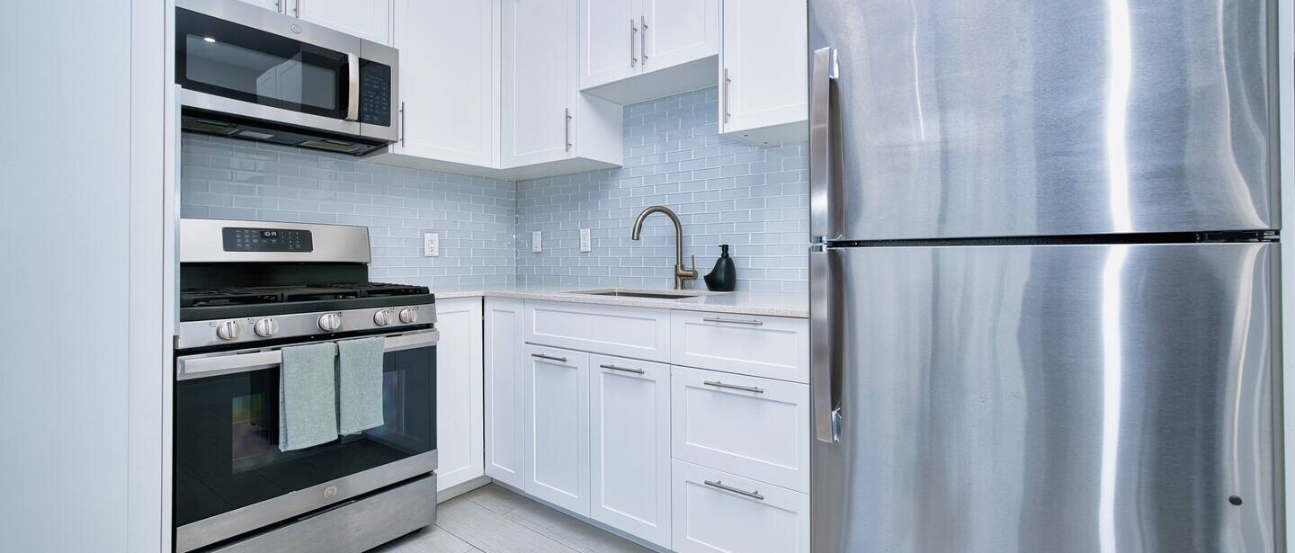 Modern 1 bedroom walking distance to the beach! — photo 13 of 22