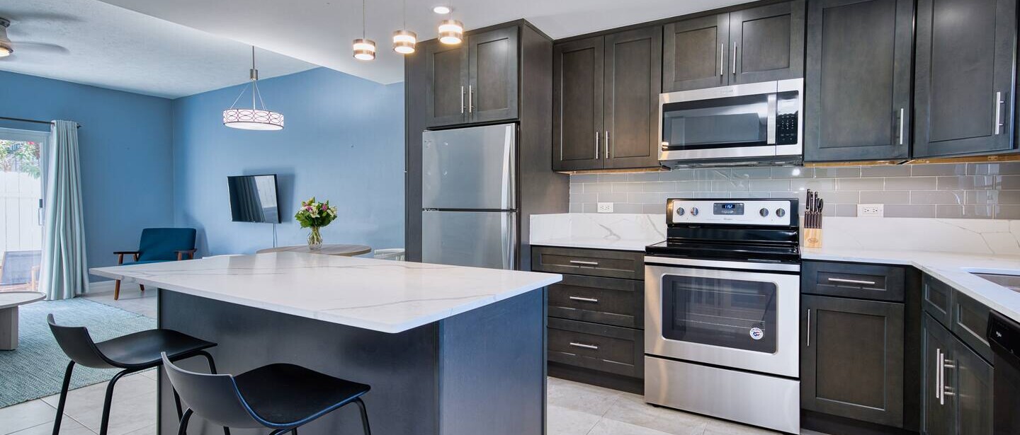 2BR/2BA | Quiet Complex, Walk to Seven Mile Beach — photo 22 of 27