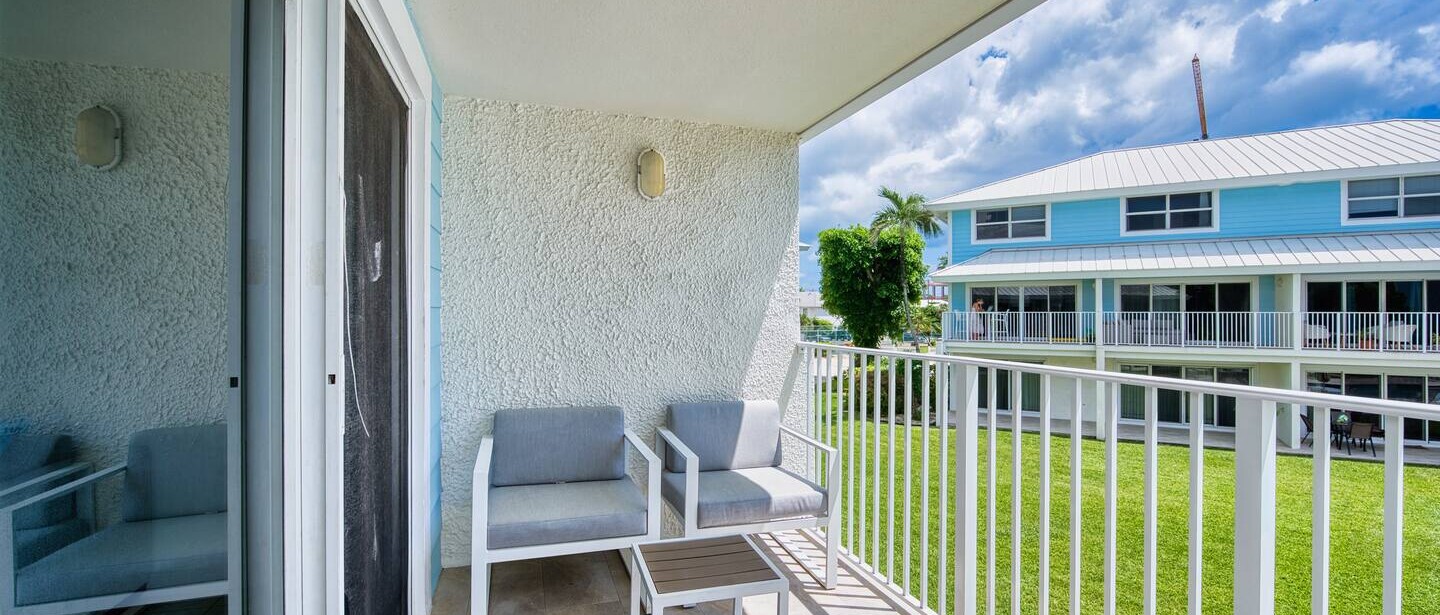Beachfront 2BR Seven Mile | Beach, Pool & BBQ — photo 29 of 33
