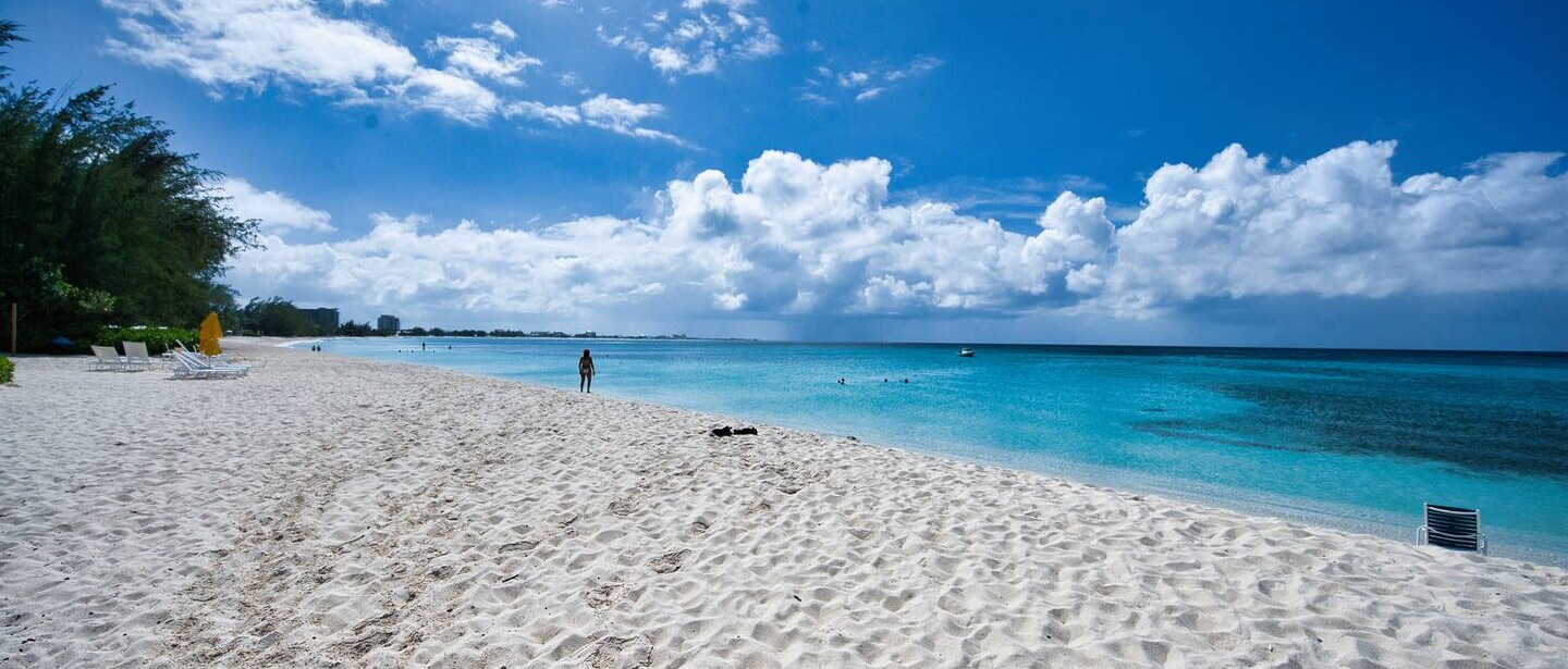 2BR/2BA | Quiet Complex, Walk to Seven Mile Beach — photo 20 of 27