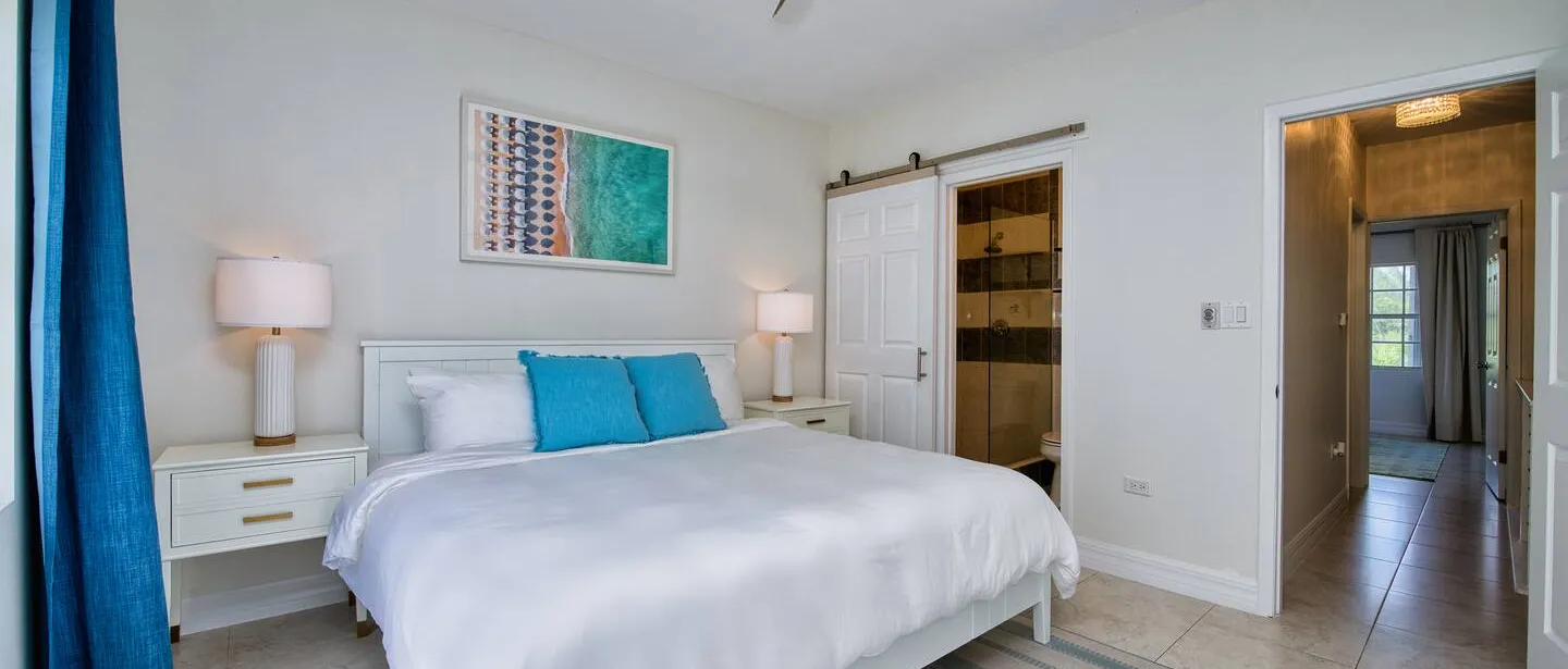 2BR/2BA | Quiet Complex, Walk to Seven Mile Beach — photo 12 of 27