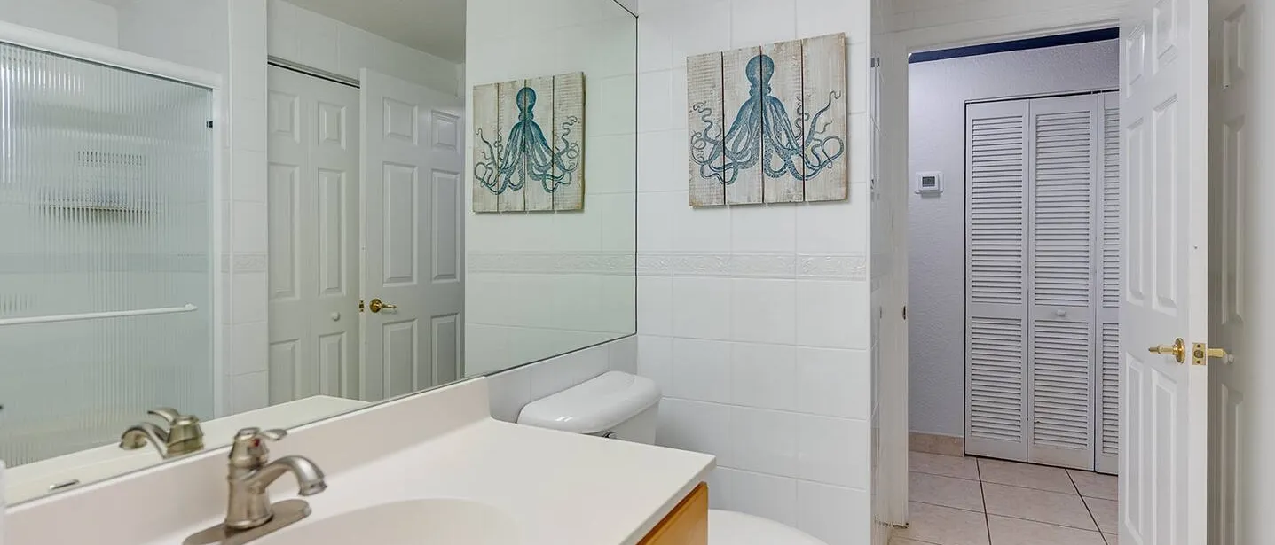 Ocean view 1BR, 1 min to beach, shared pool — photo 11 of 26