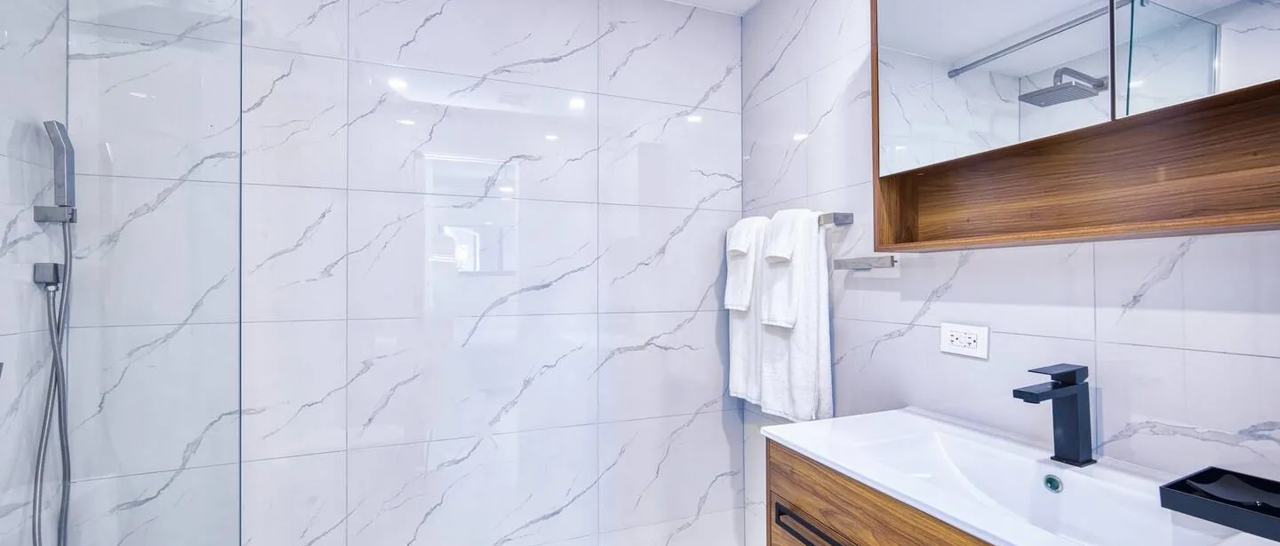 2 Bed Modern Condo with Gym and Stylish Pool Area — photo 7 of 18