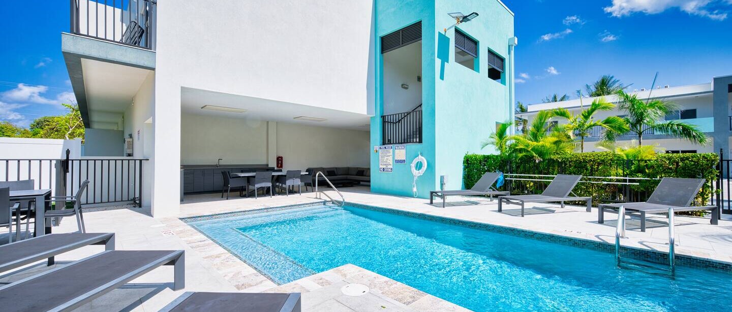 Modern 2 bedroom walking distance to the beach! — photo 30 of 32