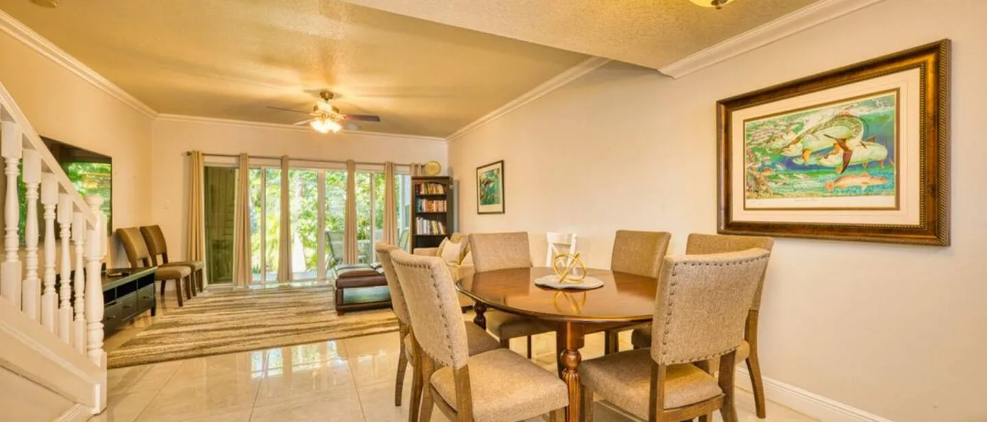 2 Bed Townhouse Quiet Complex 2m to 7Mile — photo 6 of 26