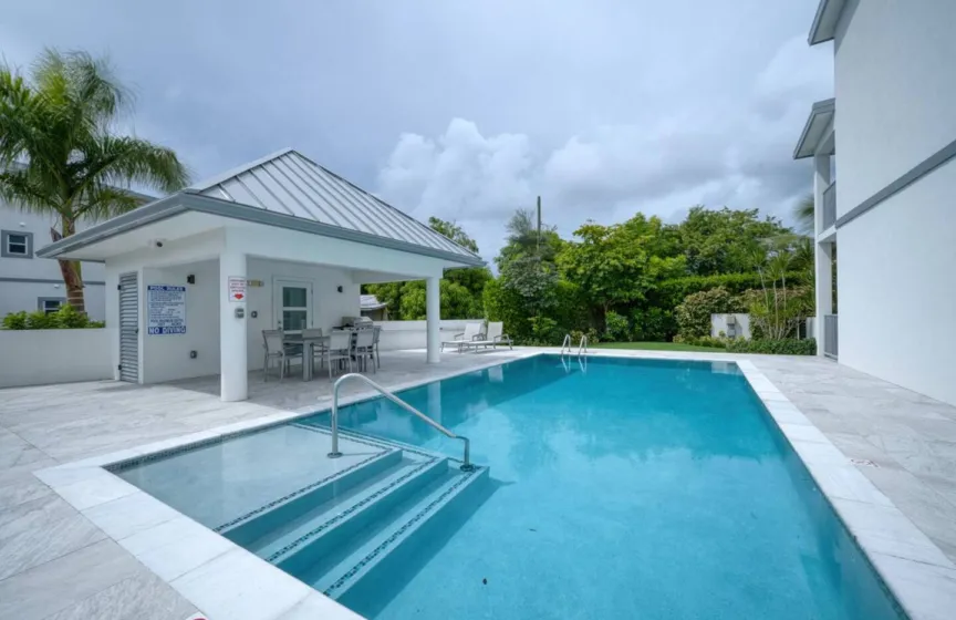 1BD 1.5B Cozy, Central Location, Patio and Pool