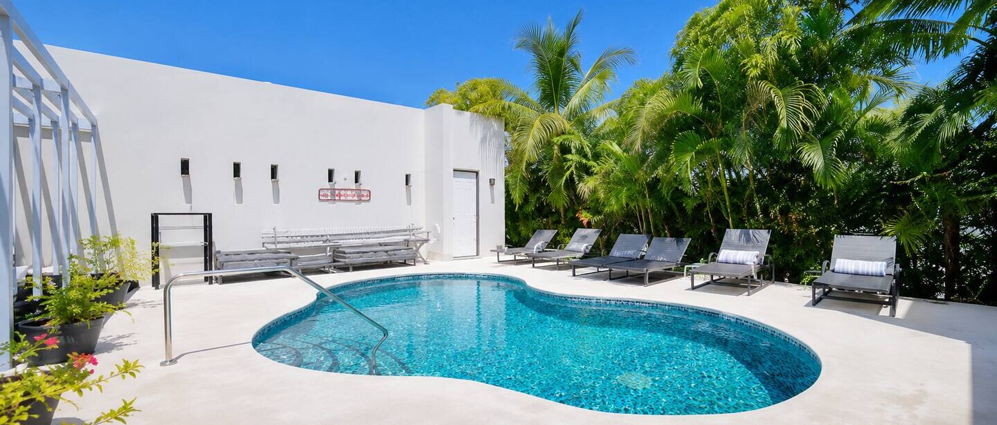 Lush Oasis in the heart of 7mile Beach Area — photo 27 of 28