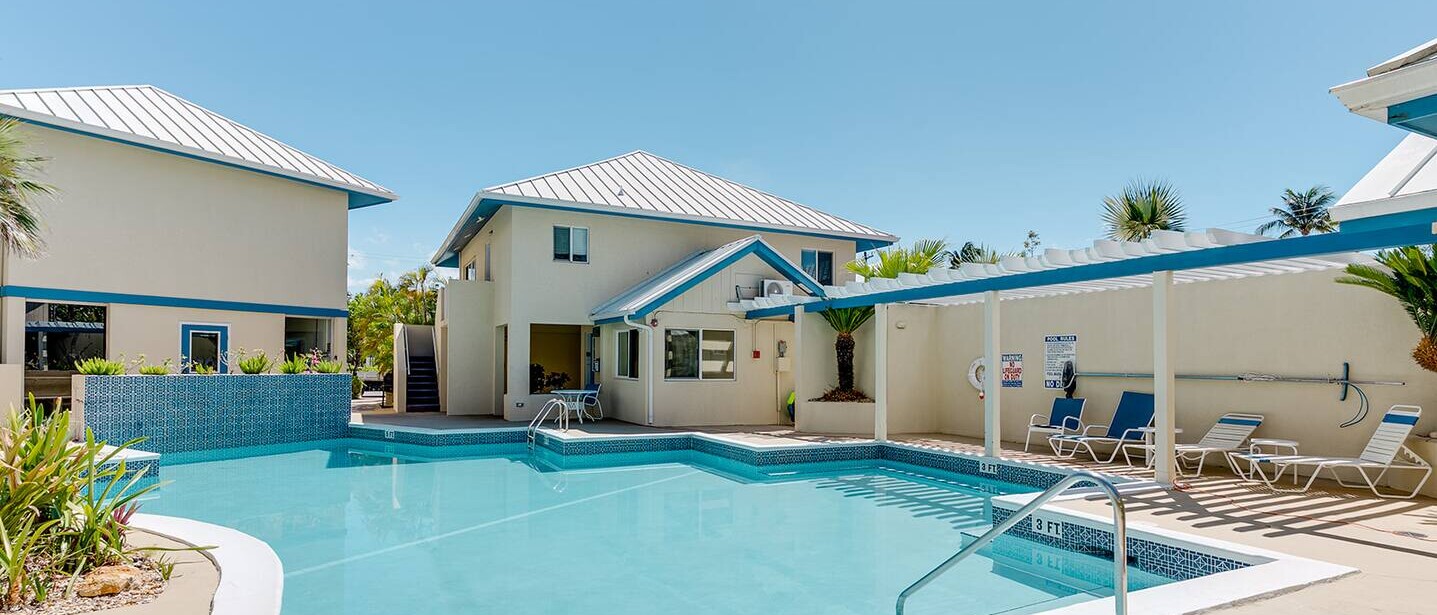 Ocean view 1BR, 1 min to beach, shared pool — photo 22 of 26