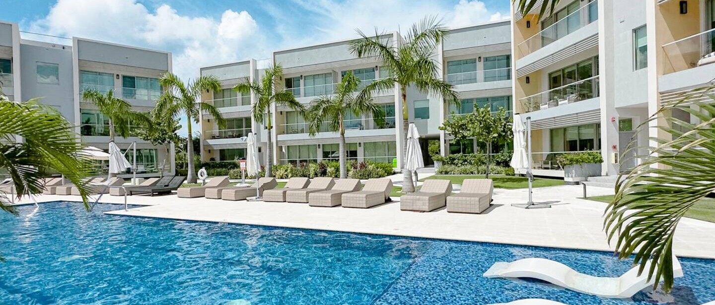 Luxury 2BR Condo | Walk to Seven Mile Beach, Pools — photo 31 of 36