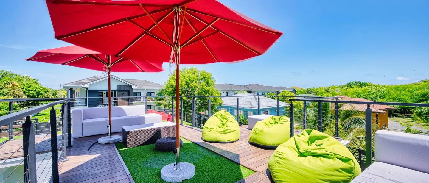 2 Bed Modern Condo with Gym and Stylish Pool Area — photo 8 of 18