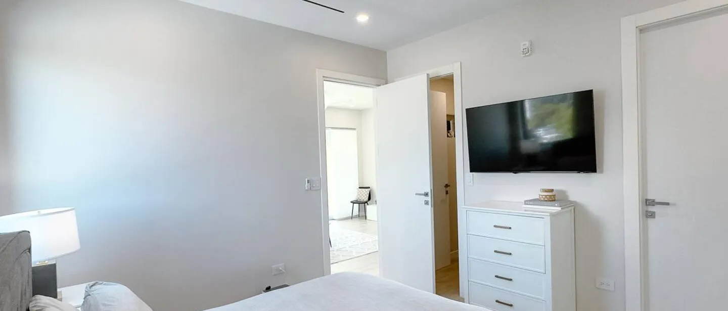 Luxury 2BR Condo | Walk to Seven Mile Beach, Pools — photo 3 of 36