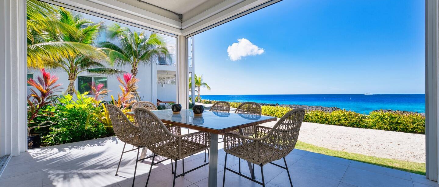 Luxury 3 Bedroom Waterfront Condo in Paradise — photo 54 of 57