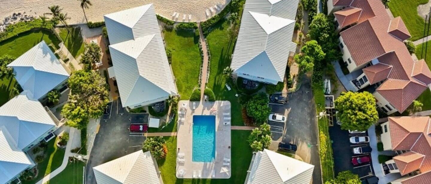 Beachfront 2BR Seven Mile | Beach, Pool & BBQ — photo 13 of 33