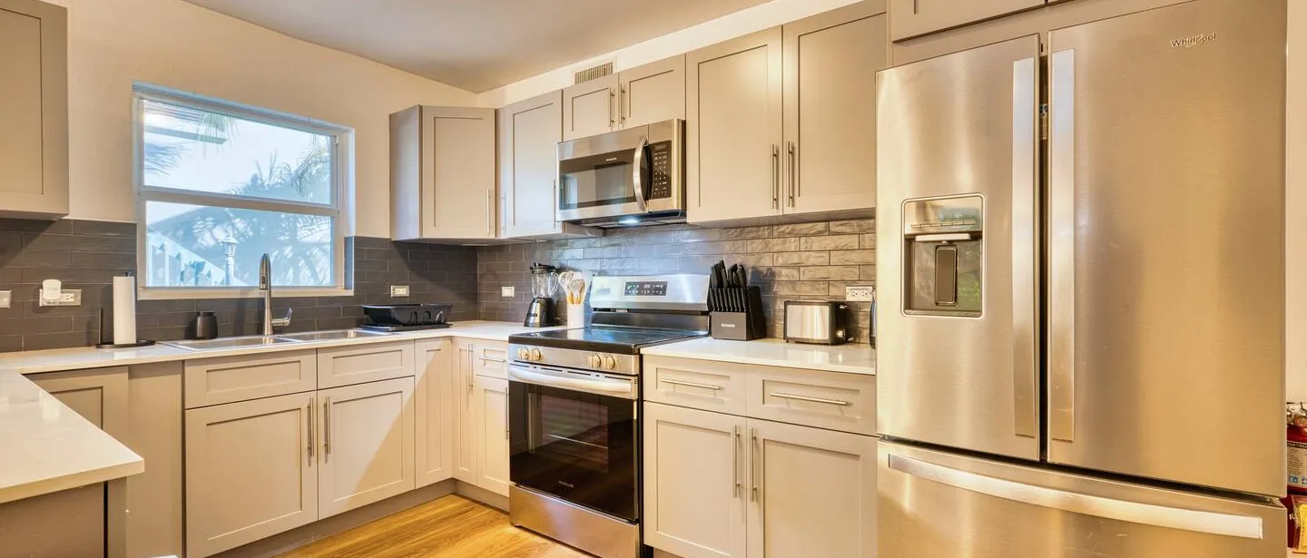 Spacious 2BR, 2 min drive to Seven Mile Beach — photo 4 of 18