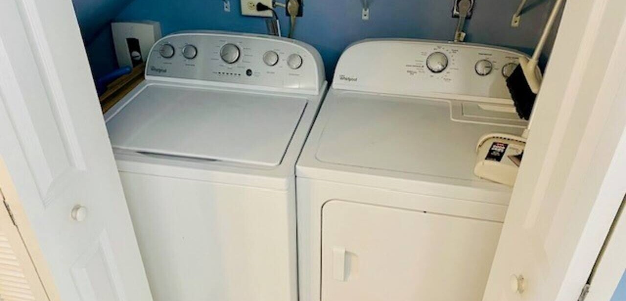 2BR/2BA | Quiet Complex, Walk to Seven Mile Beach — photo 18 of 27
