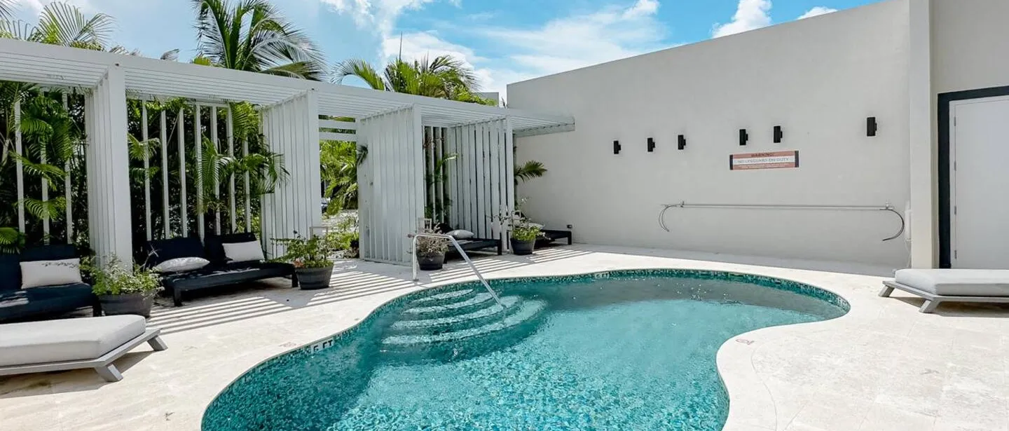 Luxury 2BR Condo | Walk to Seven Mile Beach, Pools — photo 8 of 36