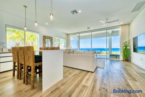 Luxury 3 Bedroom Waterfront Condo in Paradise — photo 29 of 57