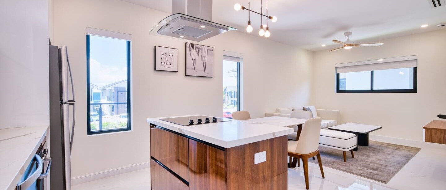 2 Bed Modern Condo with Gym and Stylish Pool Area — photo 16 of 18