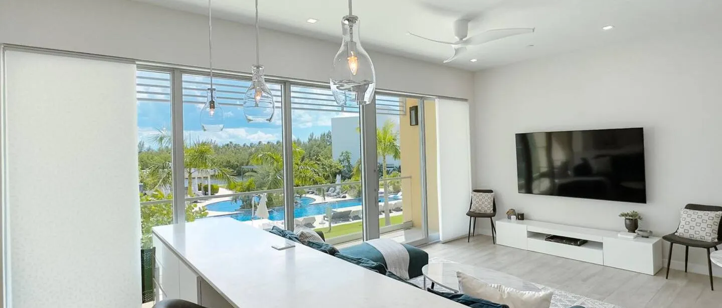 Luxury 2BR Condo | Walk to Seven Mile Beach, Pools — photo 5 of 36