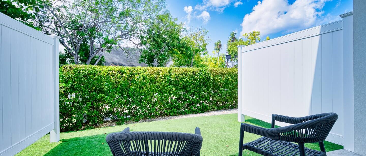 Modern 1 bedroom walking distance to the beach! — photo 22 of 22