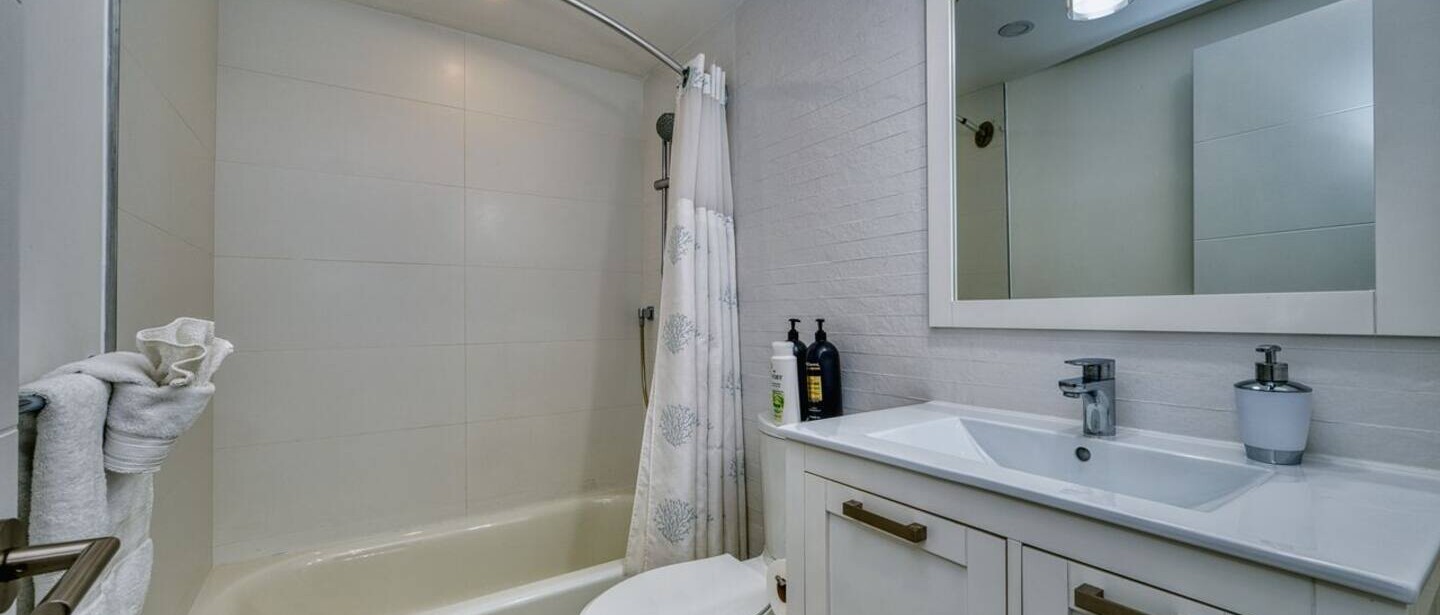 Beautiful Modern Condo on 7 Mile Beach — photo 13 of 29