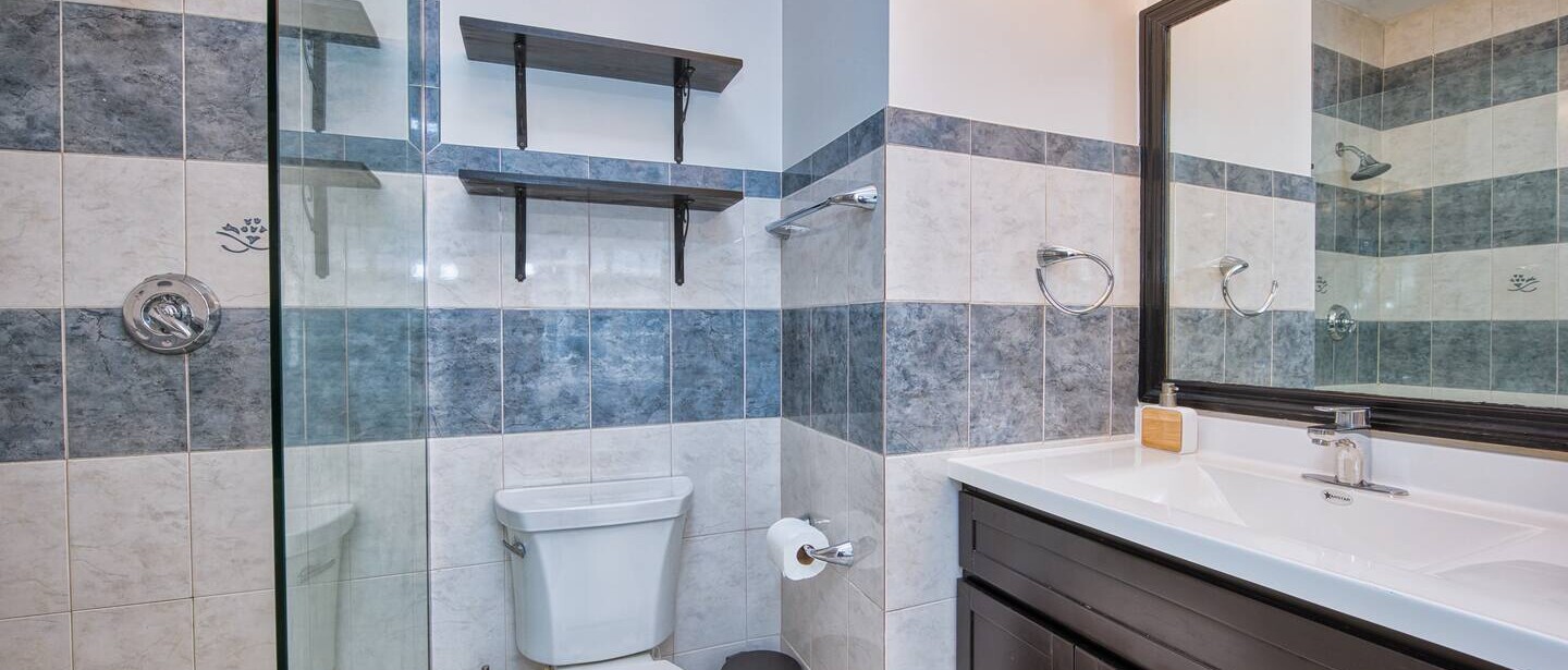 2BR/2BA | Quiet Complex, Walk to Seven Mile Beach — photo 15 of 27