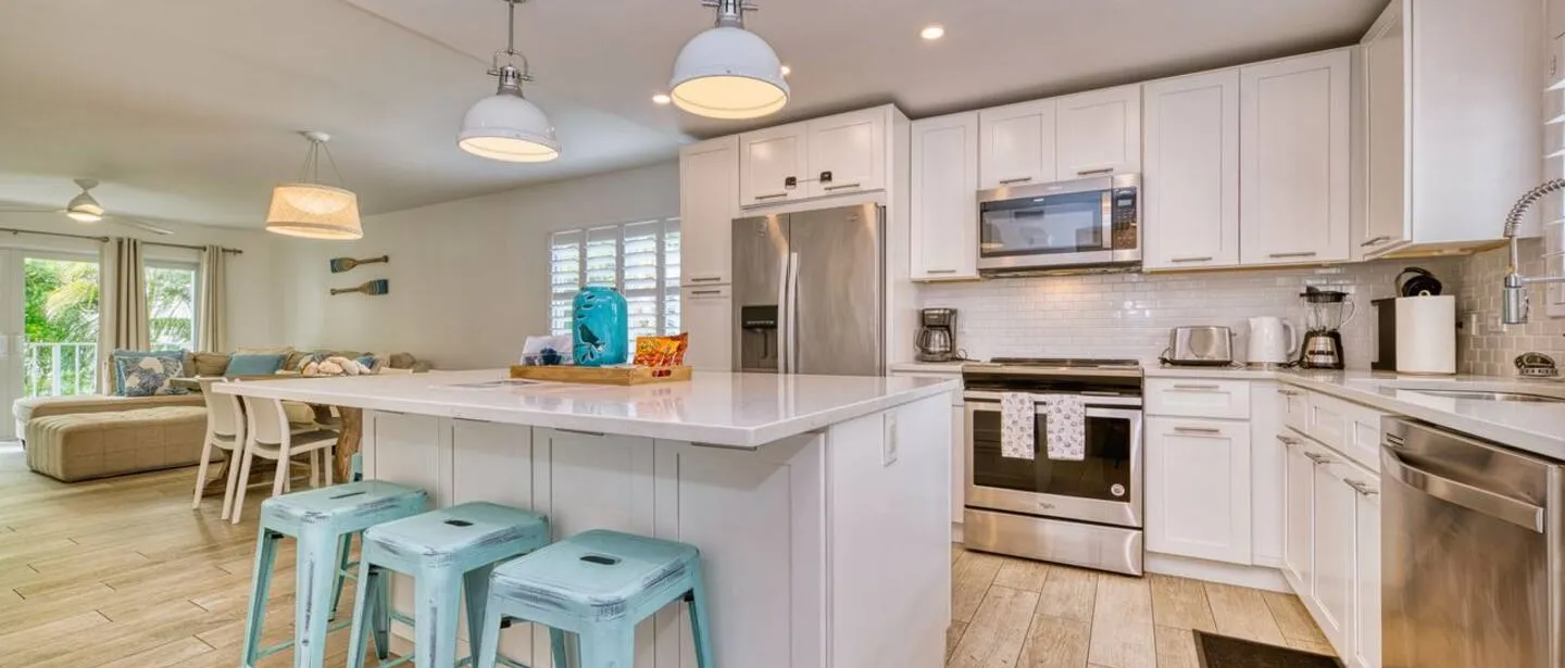 Beautiful Modern Condo on 7 Mile Beach — photo 2 of 29