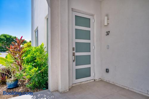 Luxury 3 Bedroom Waterfront Condo in Paradise — photo 33 of 57