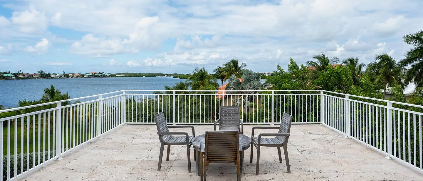 Upstairs balcony with outstretching views of the island.