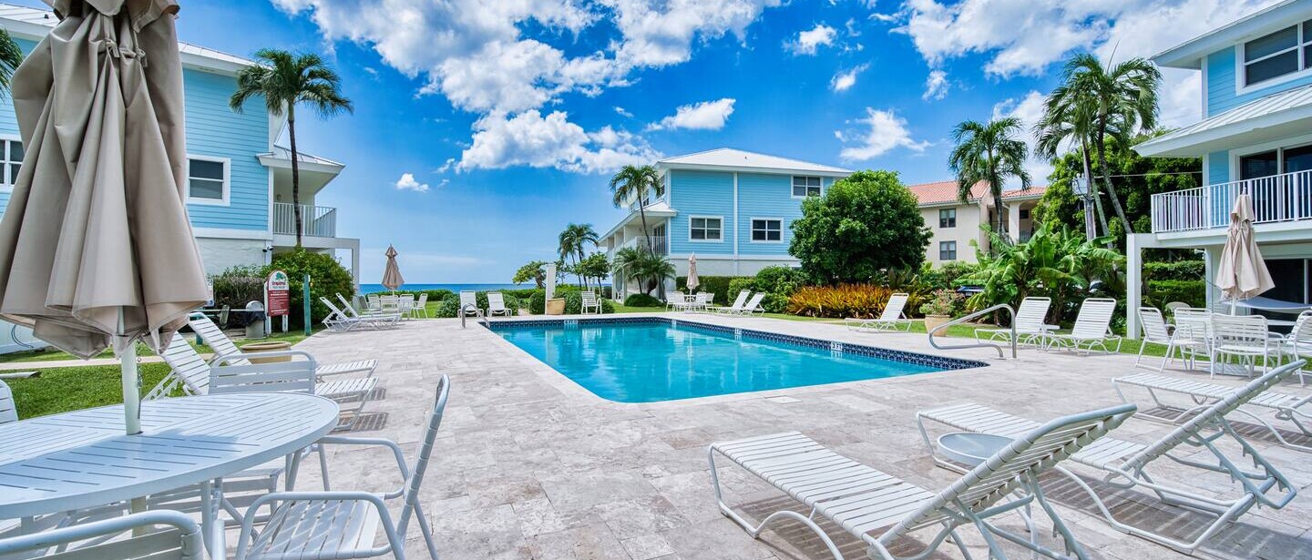 Beachfront 2BR Seven Mile | Beach, Pool & BBQ — photo 24 of 33