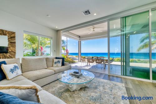 Luxury 3 Bedroom Waterfront Condo in Paradise — photo 45 of 57