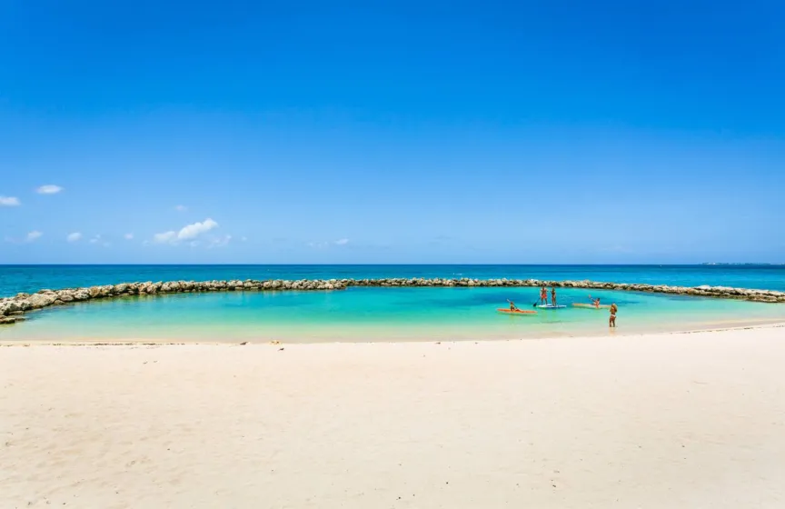 Resort Style 2br/2ba Condo on Seven Mile Beach
