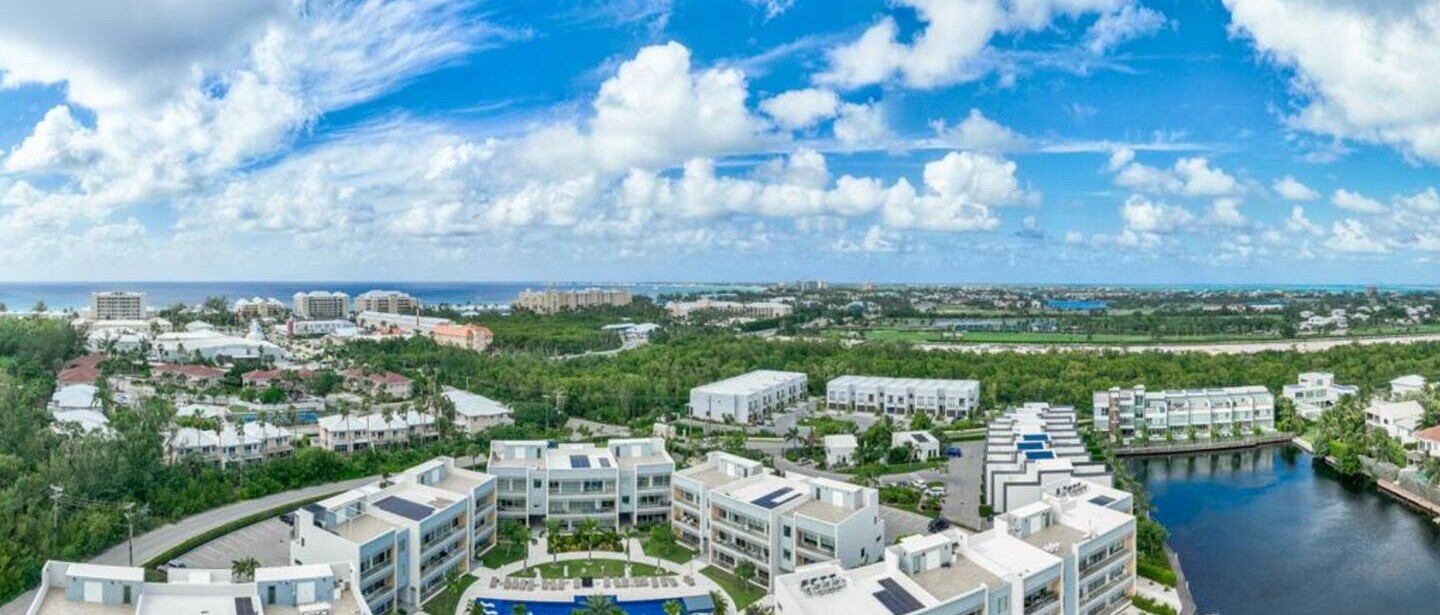 Luxury 2BR Condo | Walk to Seven Mile Beach, Pools — photo 13 of 36