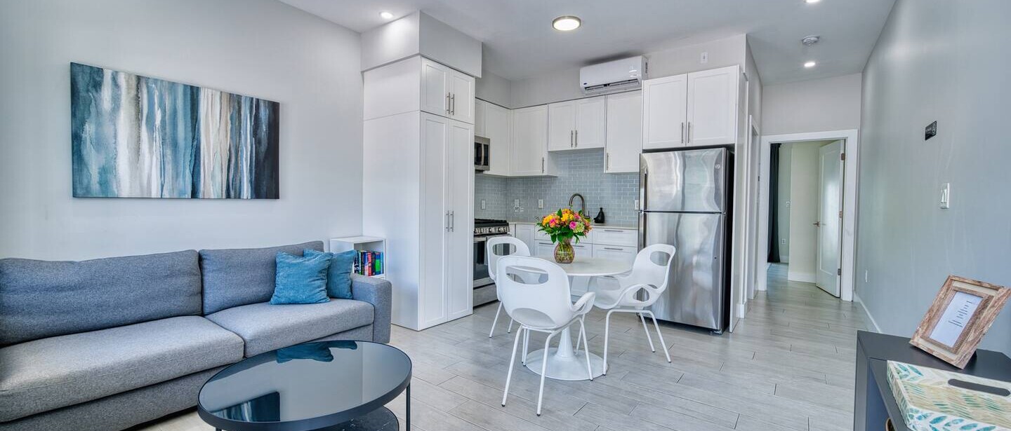 Modern 1 bedroom walking distance to the beach! — photo 21 of 22