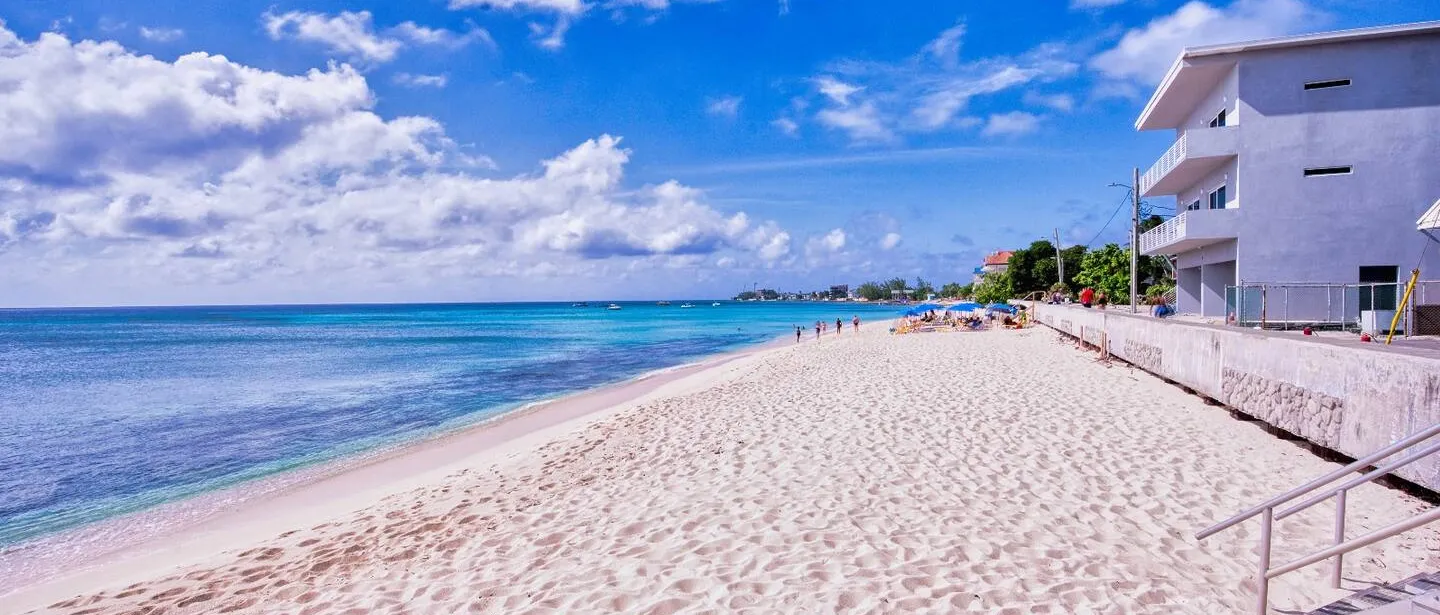 Modern 2 bedroom walking distance to the beach! — main photo