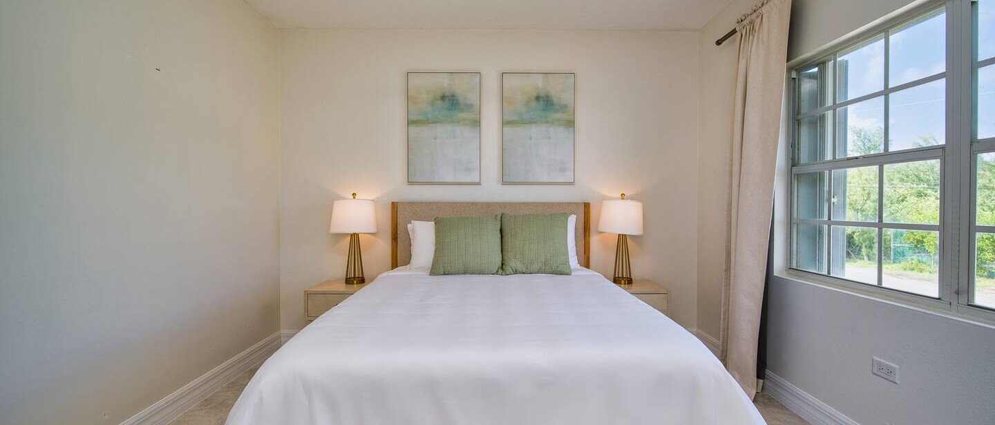 2BR/2BA | Quiet Complex, Walk to Seven Mile Beach — photo 14 of 27