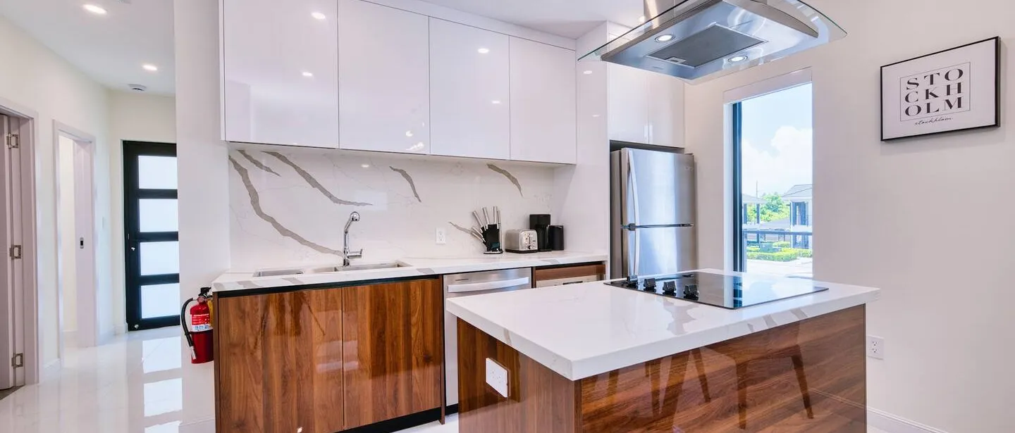 2 Bed Modern Condo with Gym and Stylish Pool Area — photo 3 of 18