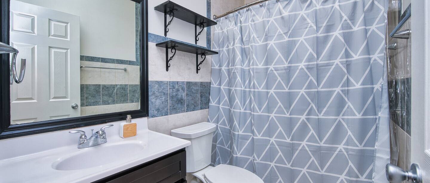 2BR/2BA | Quiet Complex, Walk to Seven Mile Beach — photo 17 of 27