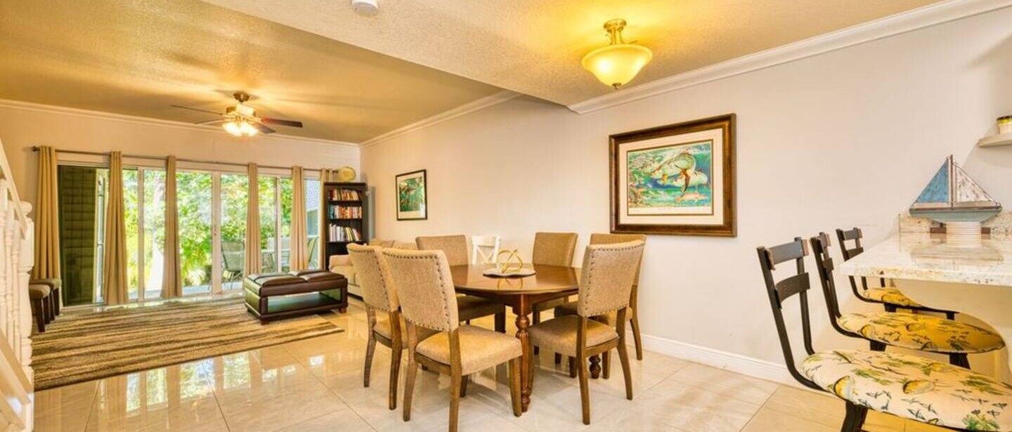 2 Bed Townhouse Quiet Complex 2m to 7Mile — photo 15 of 26