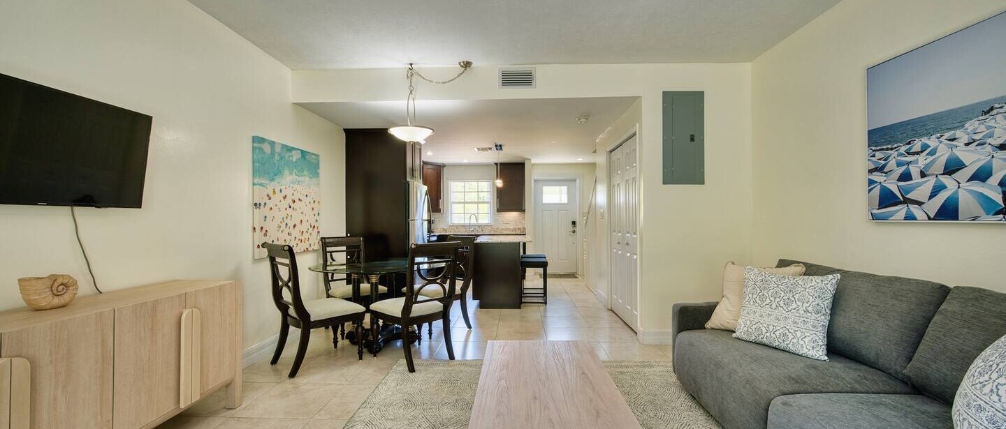 Beautiful Family Town Home, walk to beach, Sleep 6 — photo 13 of 27