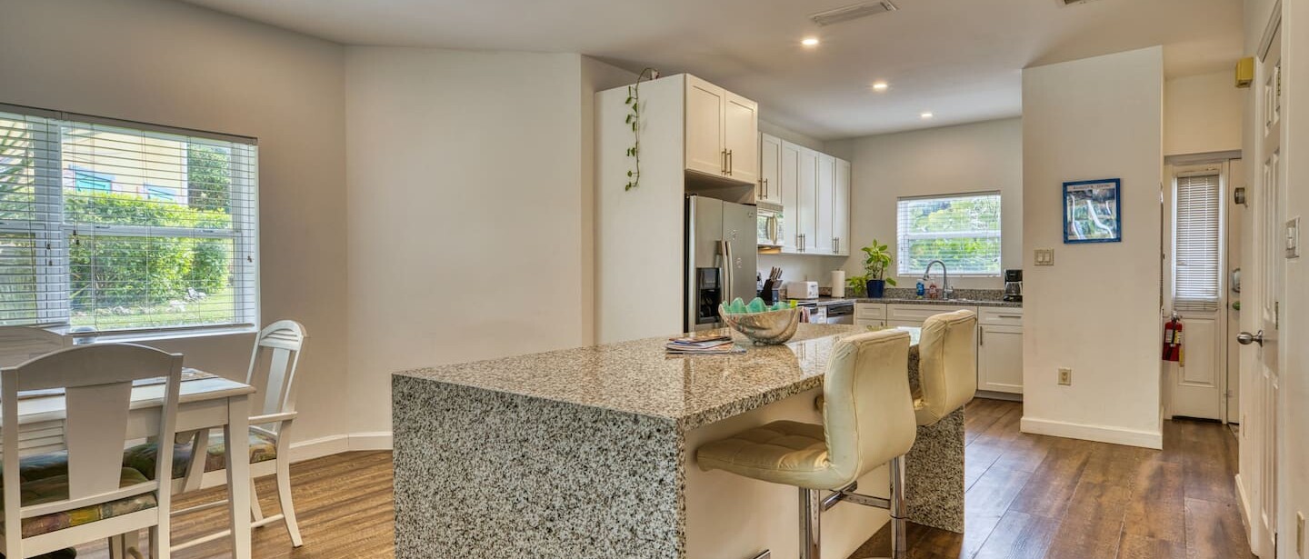Oceanside Townhome with Watersports at Fingertips! — photo 27 of 53