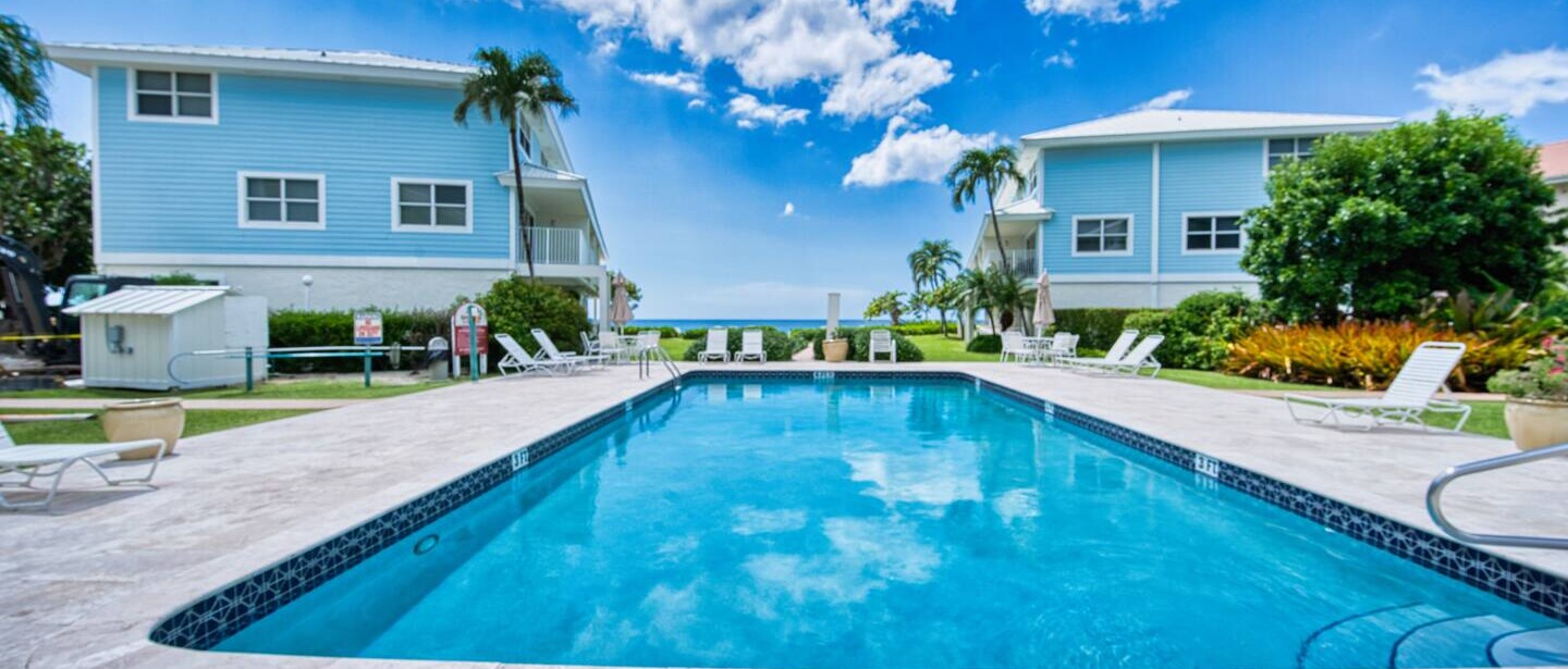 Beachfront 2BR Seven Mile | Beach, Pool & BBQ — photo 17 of 33