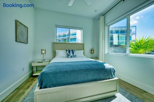Luxury 3 Bedroom Waterfront Condo in Paradise — photo 37 of 57