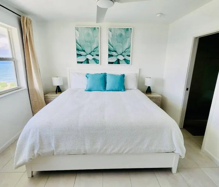 Beachfront 2BR Seven Mile | Beach, Pool & BBQ — photo 7 of 33