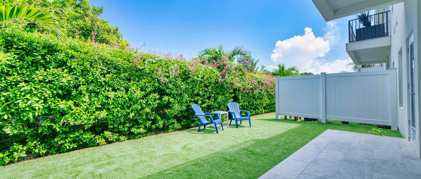 Modern 2 bedroom walking distance to the beach! — photo 14 of 32